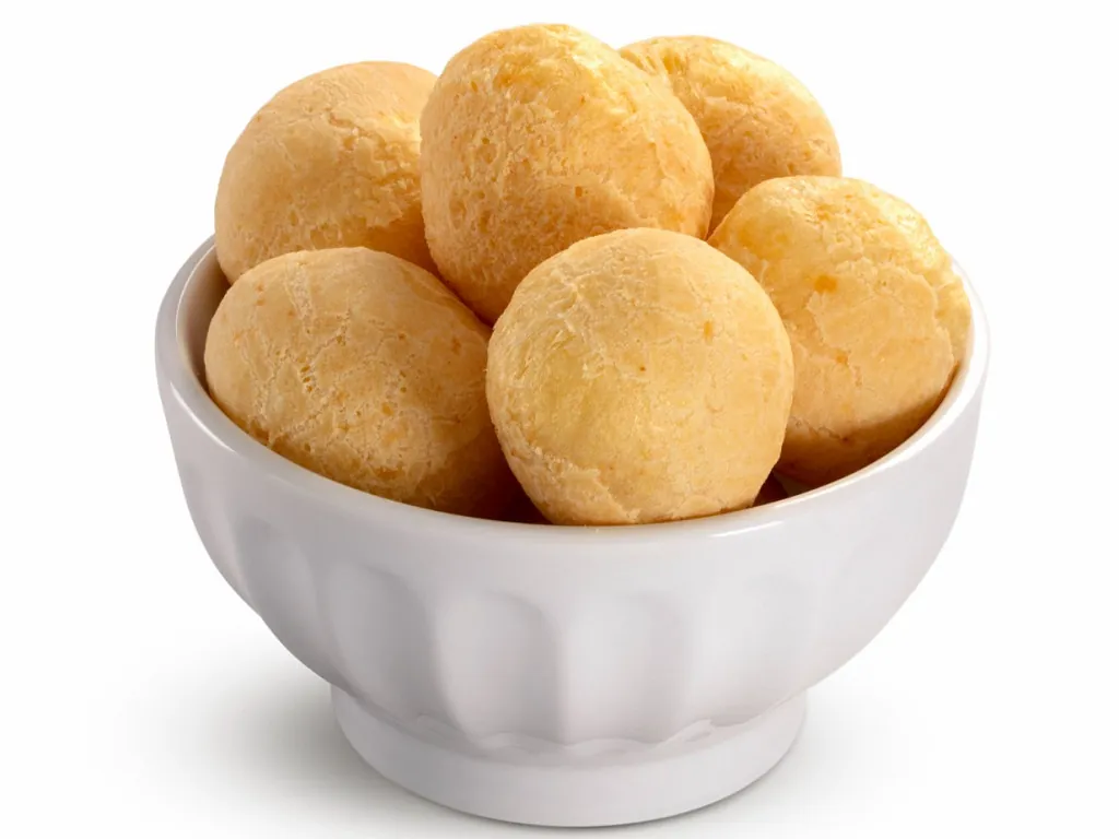 Pão de queijo engorda? Saiba como incluir na dieta sem culpa